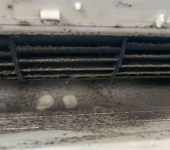 金山空调吹的风有股烧焦味是怎么回事